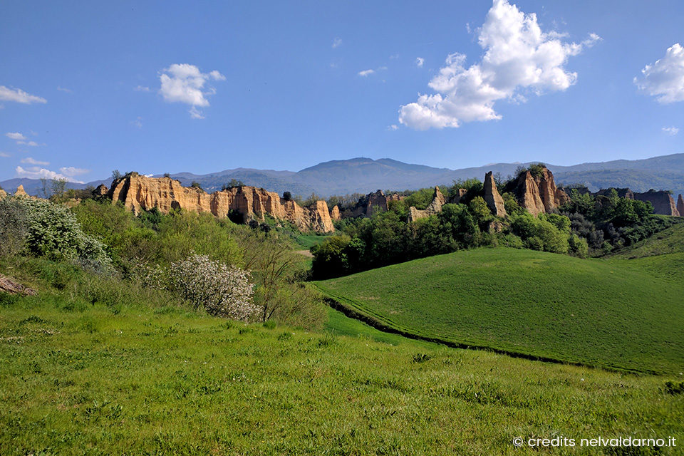Camminare nelle Balze del Valdarno: i migliori itinerari